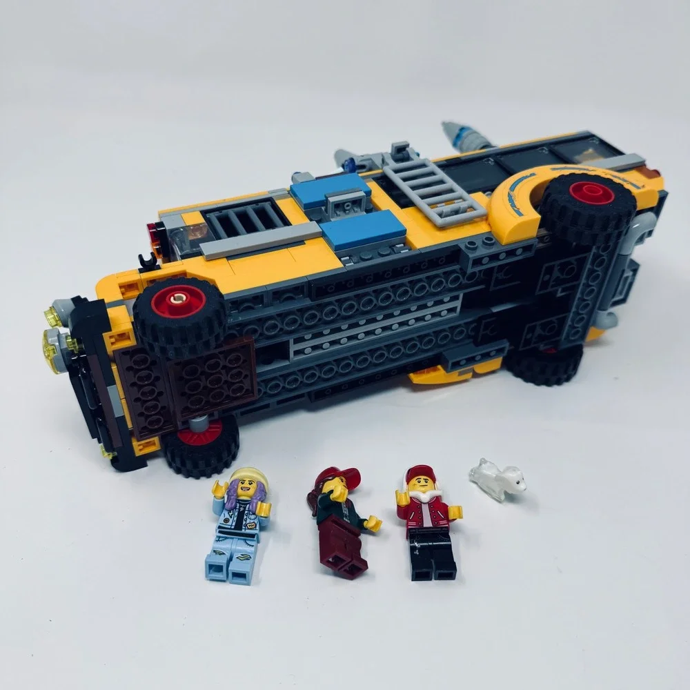 Lego hidden side